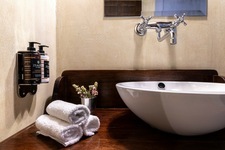 ktima-bellou-triple-room-bathroom